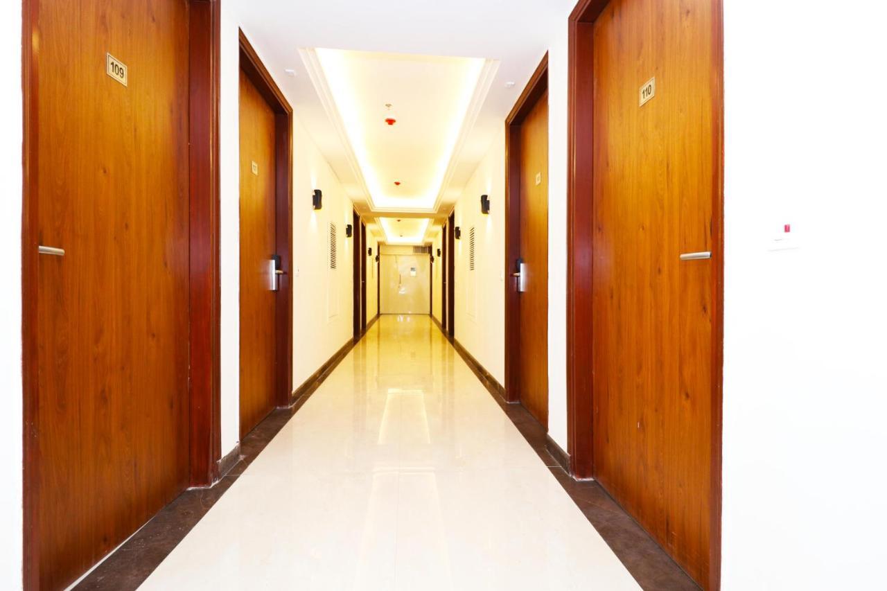 Hotel Leo Saffron - Pitampura เดลี ภายนอก รูปภาพ