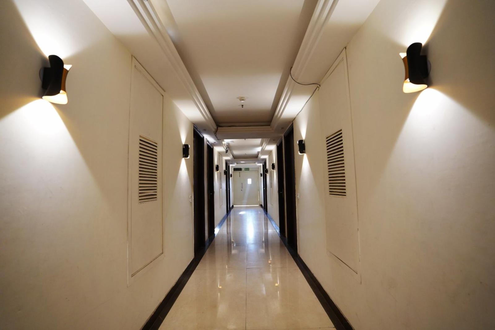 Hotel Leo Saffron - Pitampura เดลี ภายนอก รูปภาพ