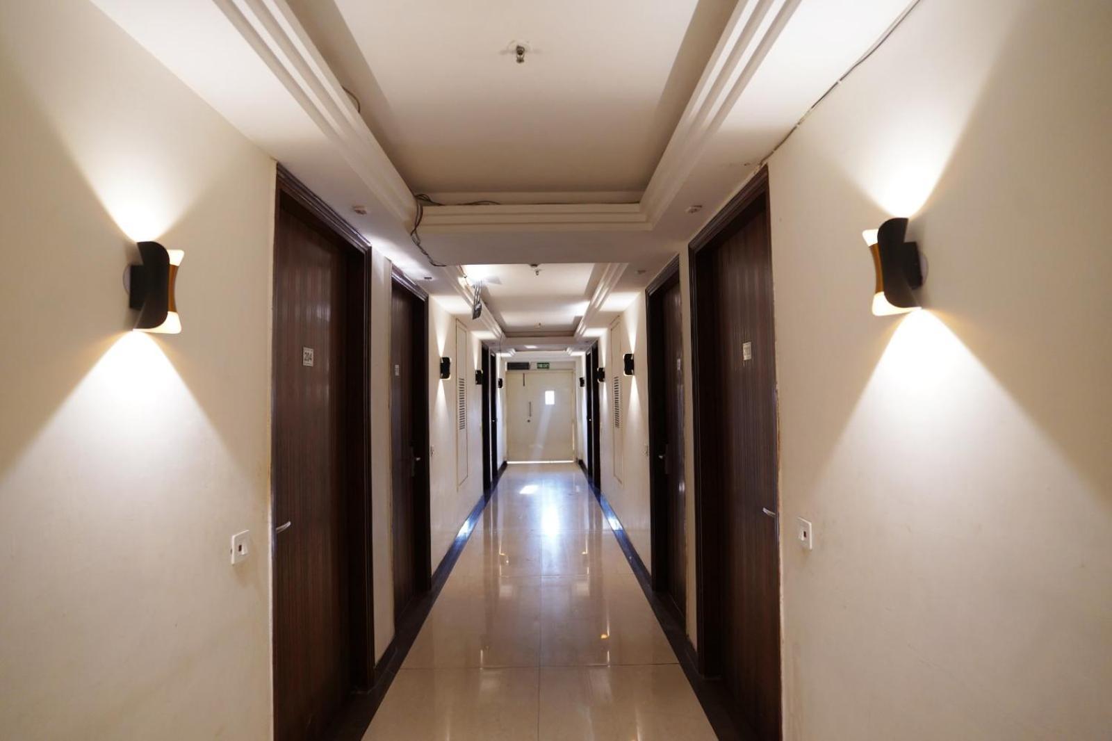 Hotel Leo Saffron - Pitampura เดลี ภายนอก รูปภาพ