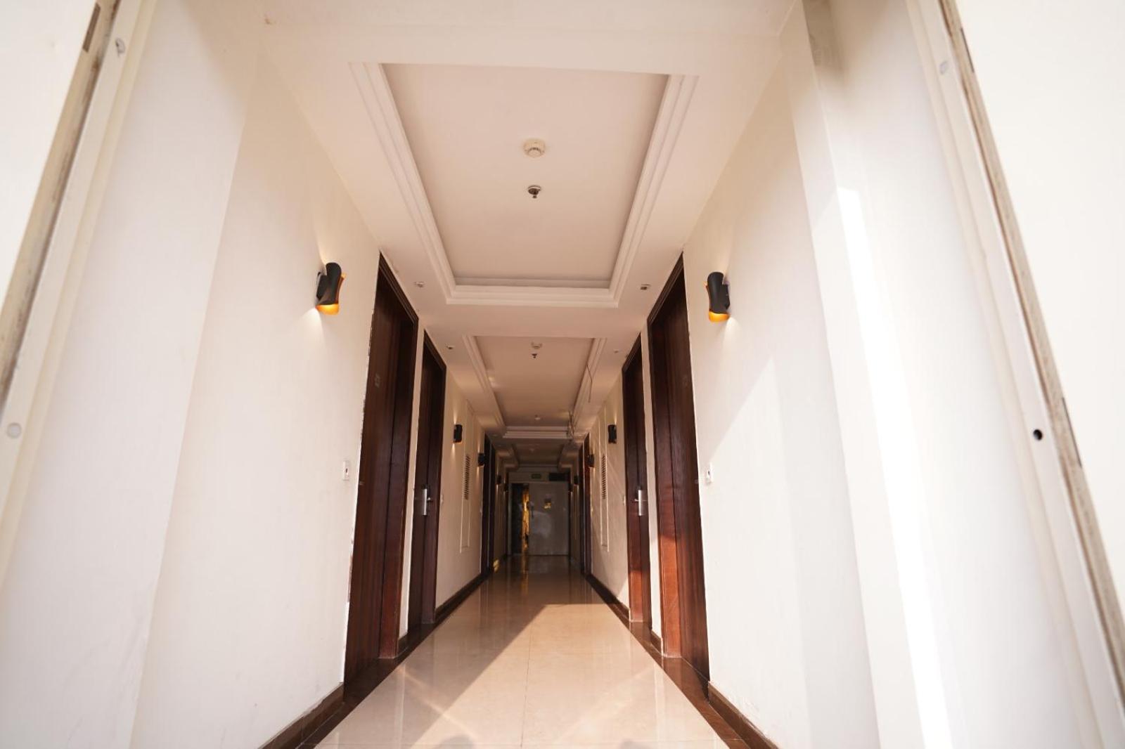 Hotel Leo Saffron - Pitampura เดลี ภายนอก รูปภาพ